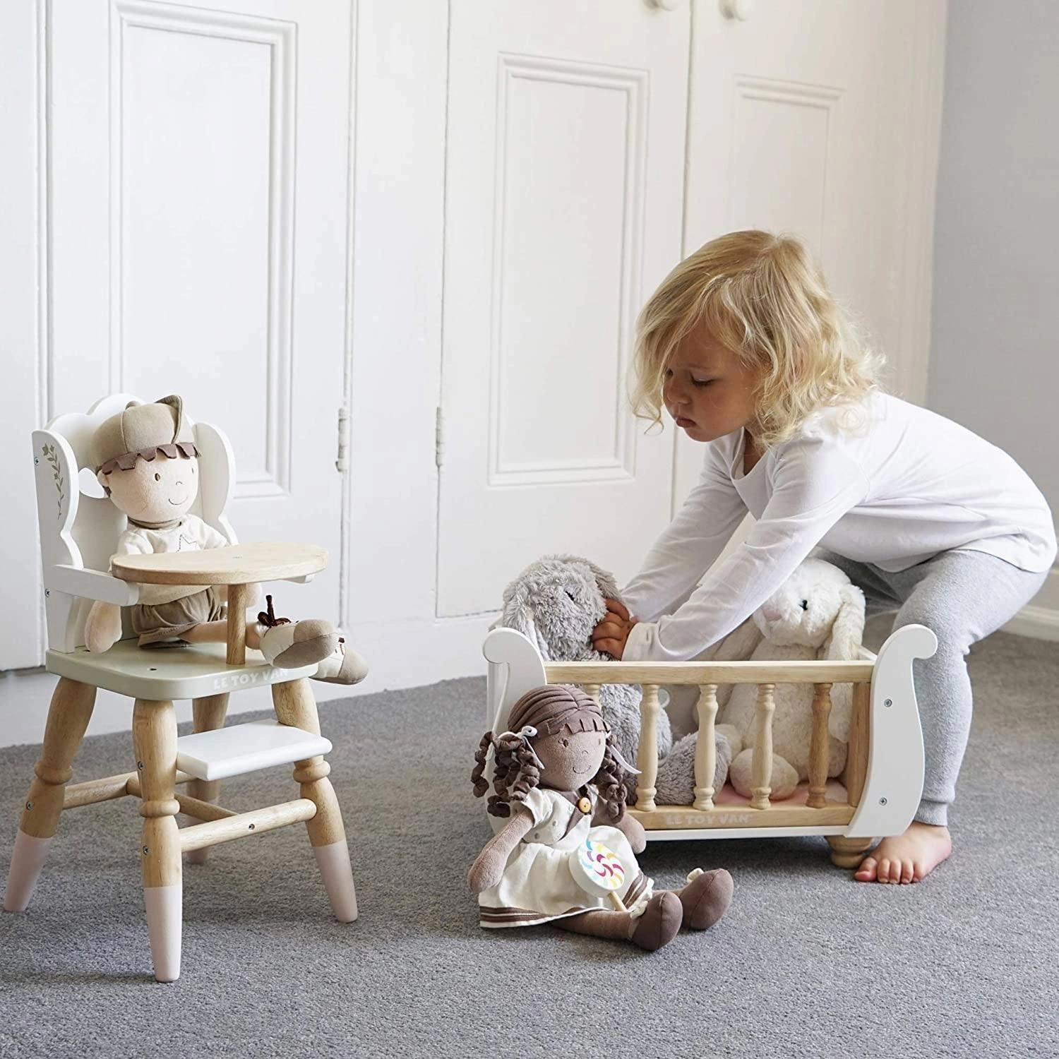 Le Toy Van Beautiful Sleigh Doll Cot