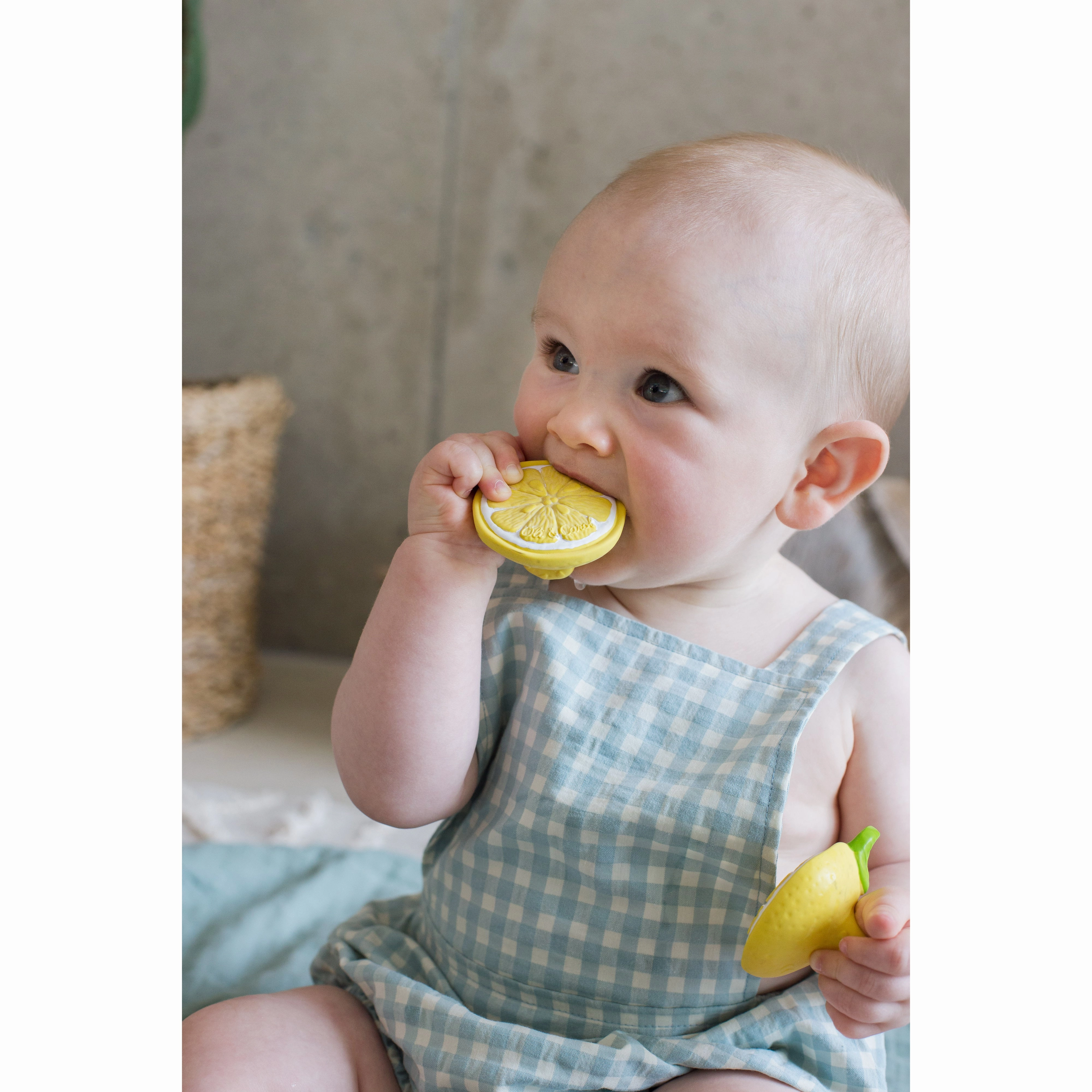 Oli & Carol John Lemon Teether