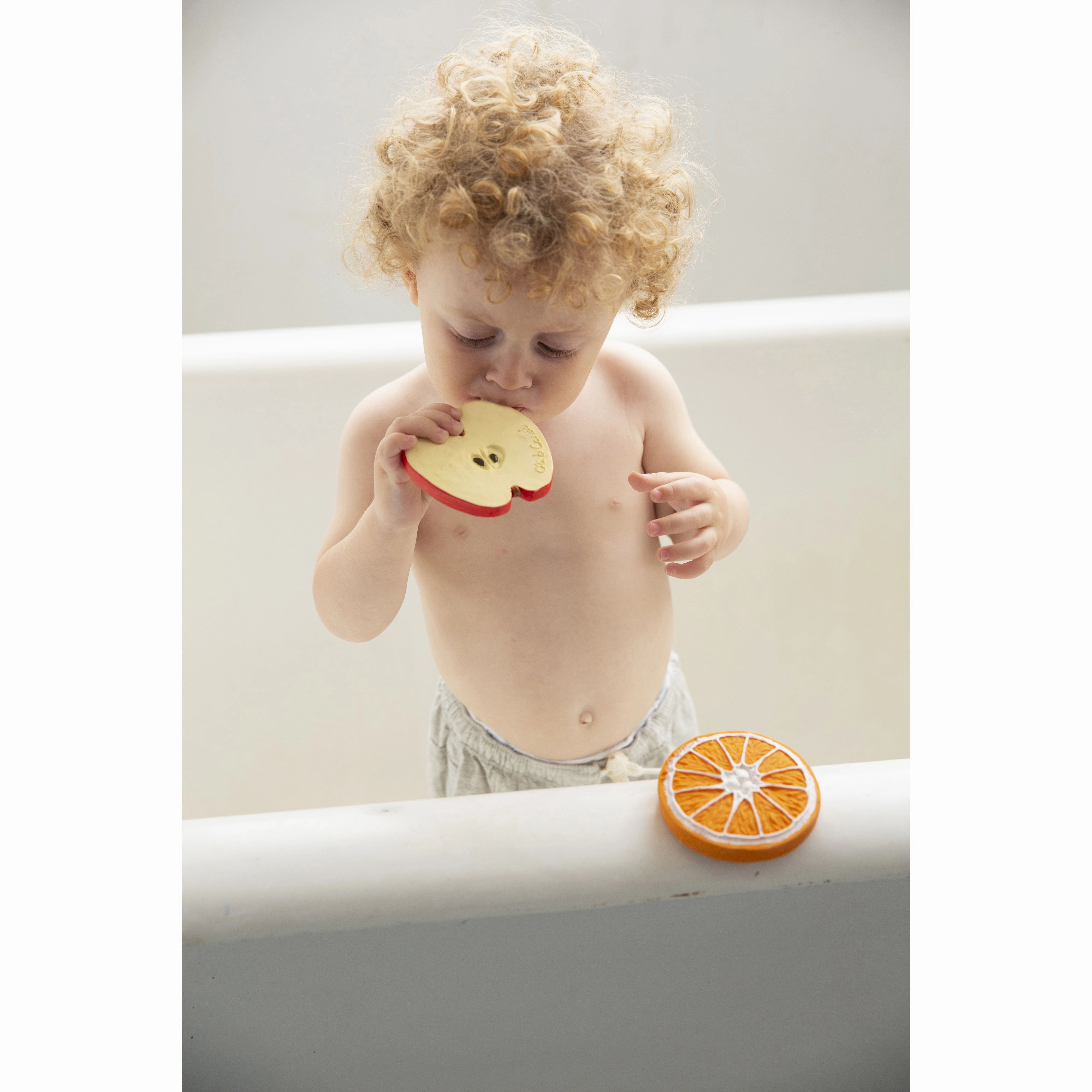 Oli & Carol Pepita The Apple Teether