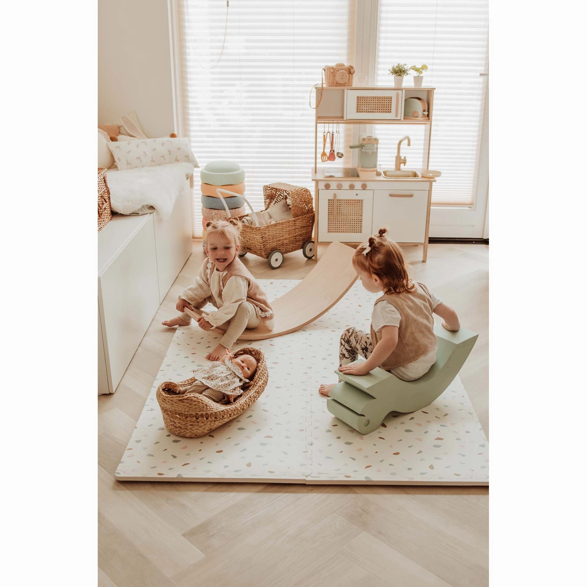Play&Go EEVAA 3-in-1 Reversible Puzzle Playmat - Village/Terrazzo - 120x180cm