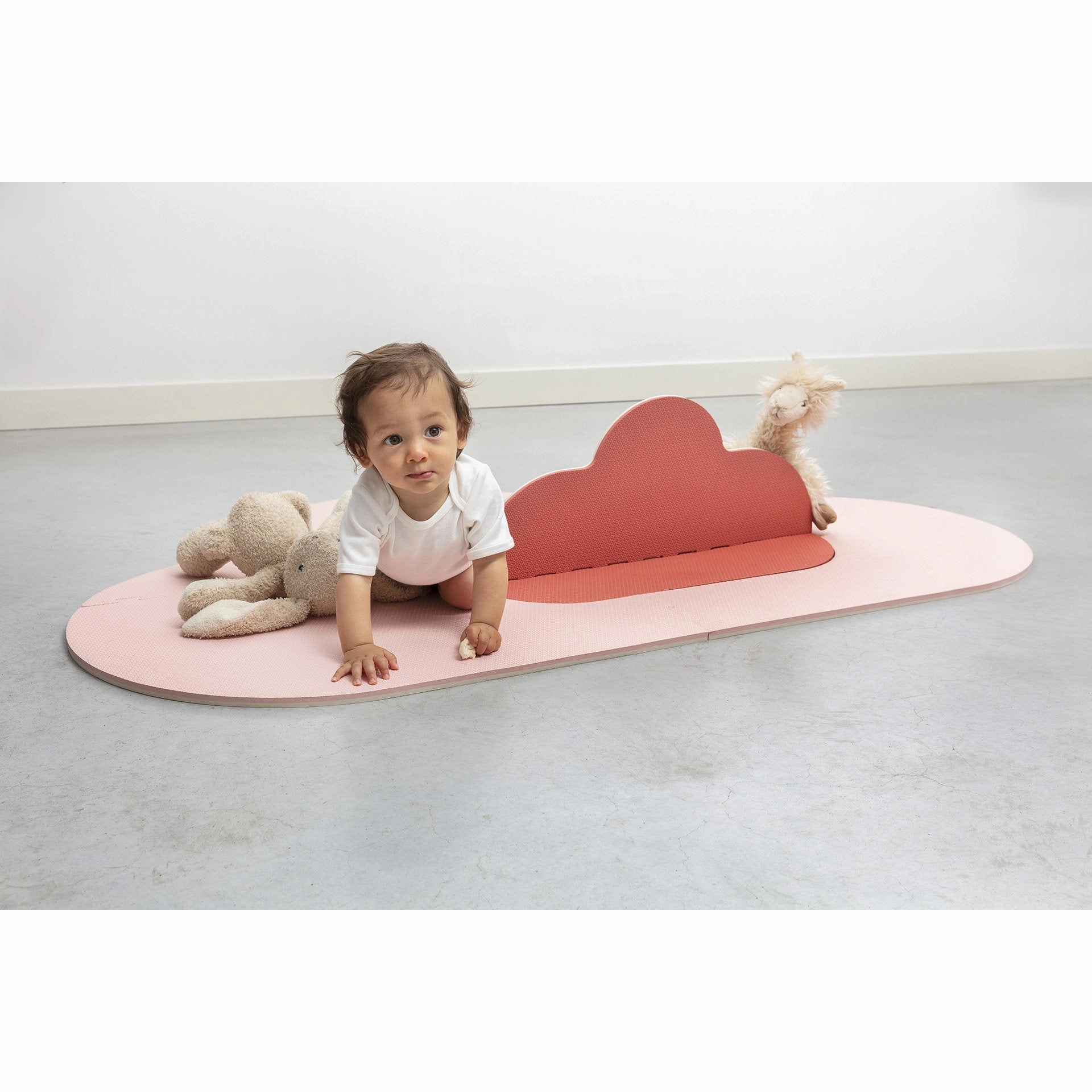 Quut Playmat - Head In The Clouds (S - 145 x 90cm) - Blush Rose