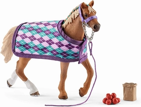Schleich Toys Schleich 42360 42360-Horse Club English Thoroughbred with Blanket, Multicolour