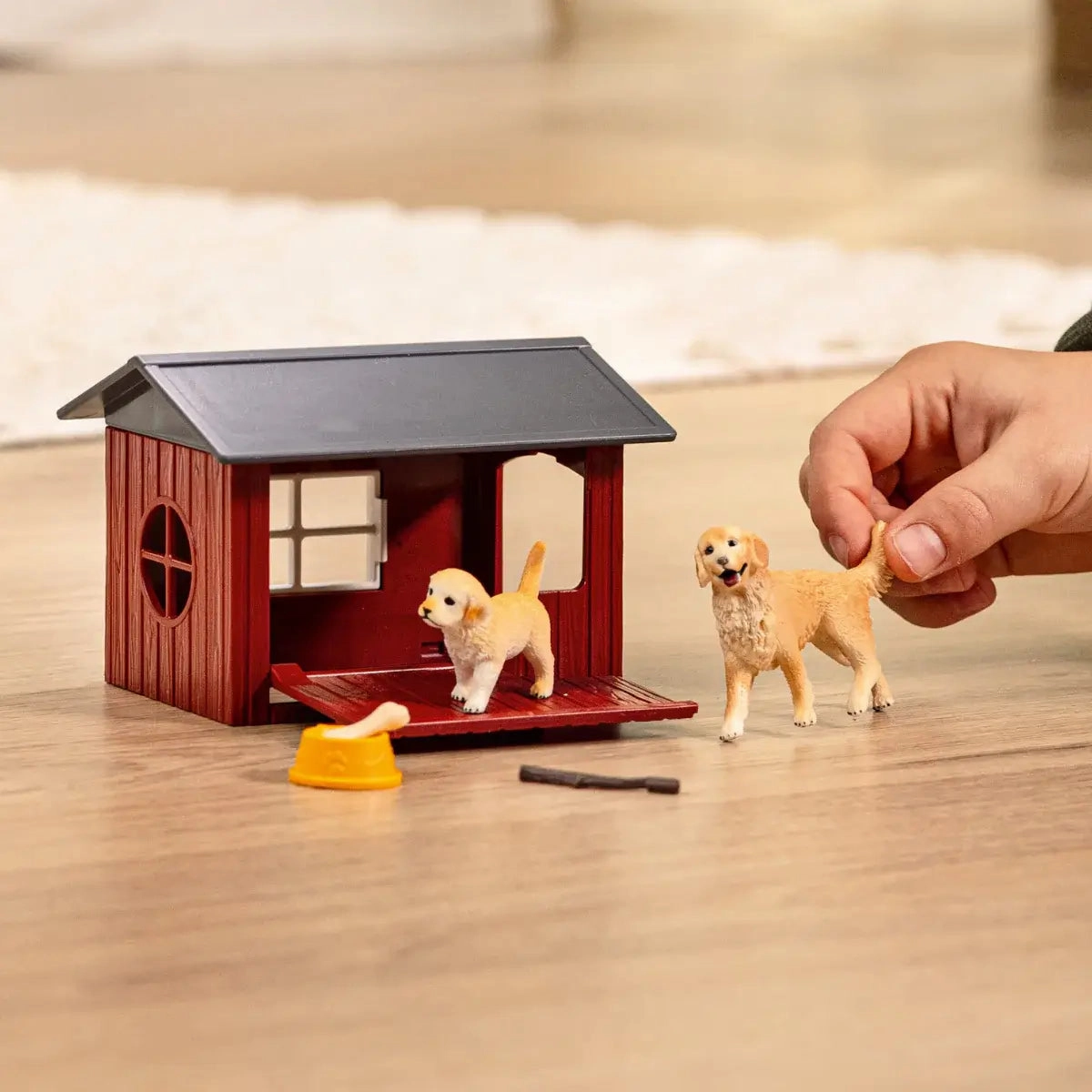 Schleich Toys Schleich Farm World Dog Kennel with Golden Retriever