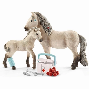 Schleich Toys Schleich Horse Club Horse Club Hannahs First-Aid Kit Playset