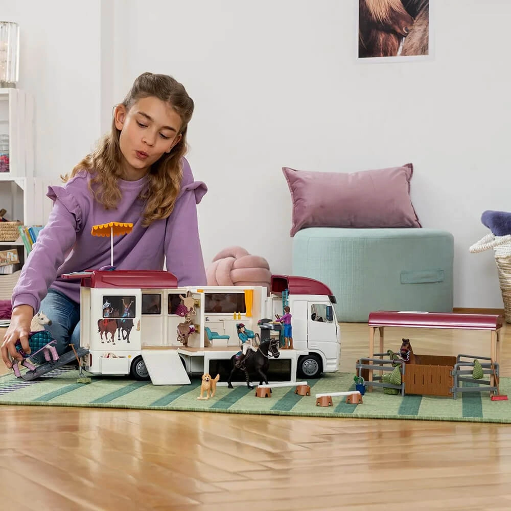 Schleich Toys Schleich Horse Club Horse Transporter Set