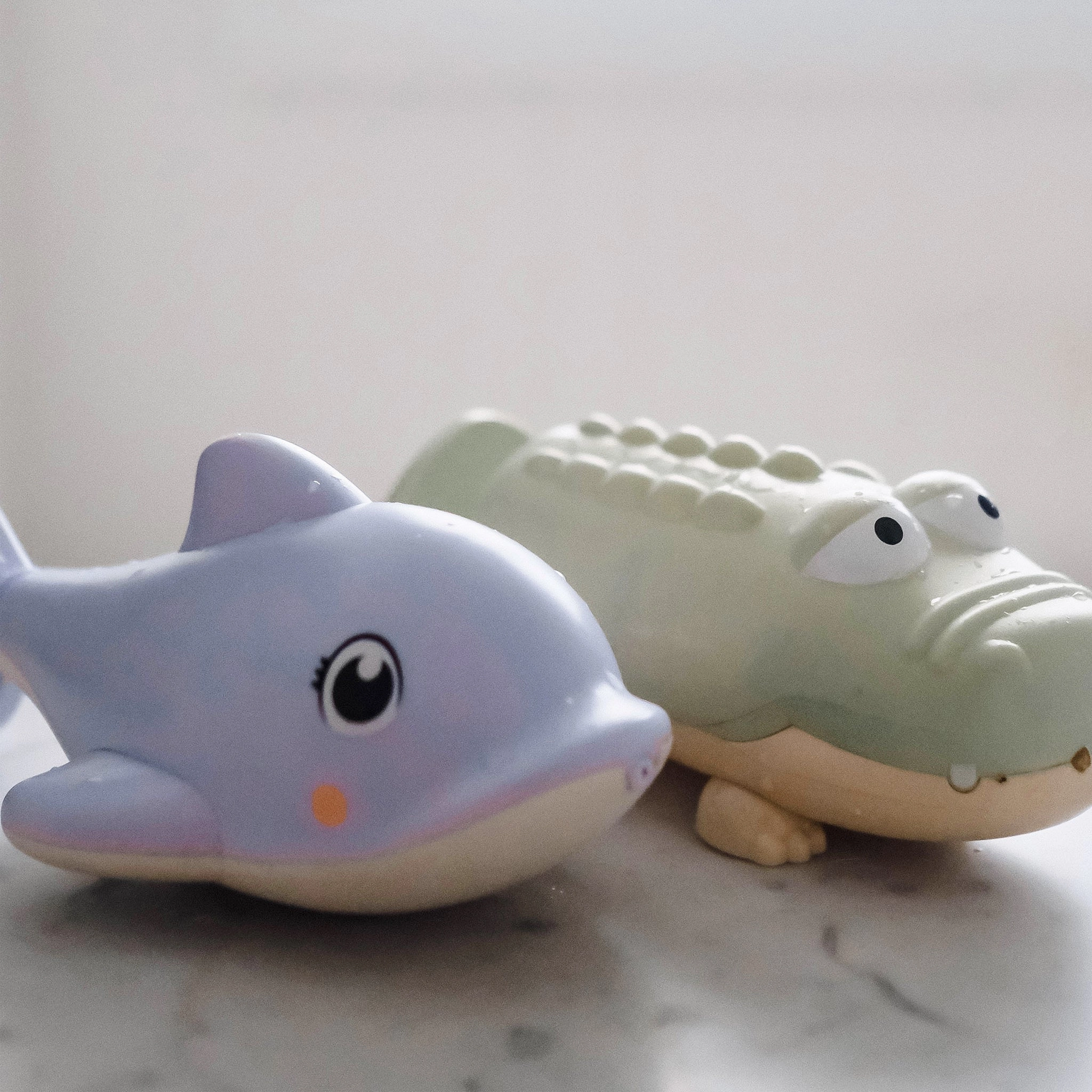 SUNNYLiFE Water Squirters Dolphin Pastel Lilac